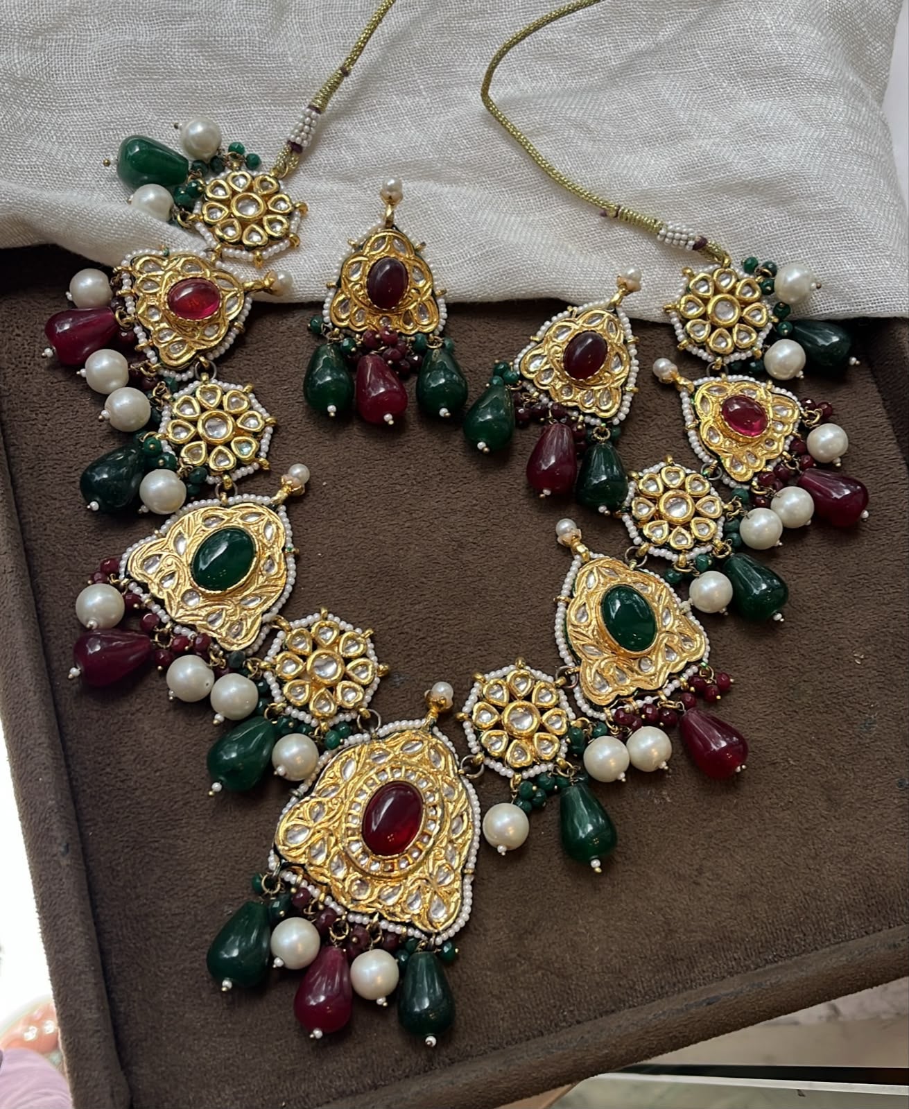 Irene Carving Necklace Set