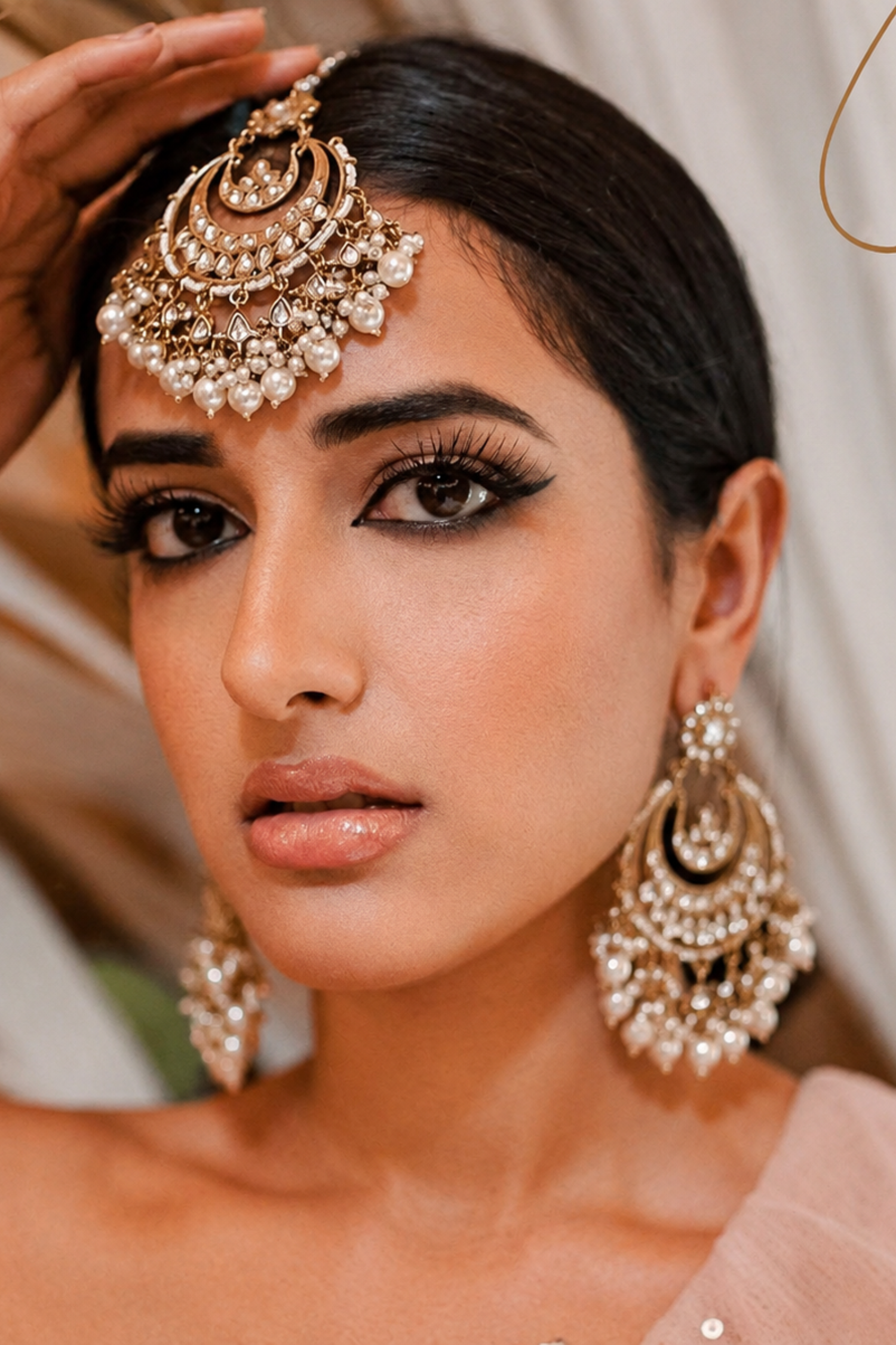 Nafiz Kundan Earrings with Maangtika
