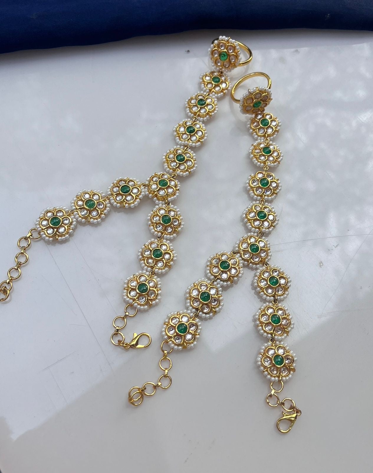 Rea Pachi Kundan Haath Phool