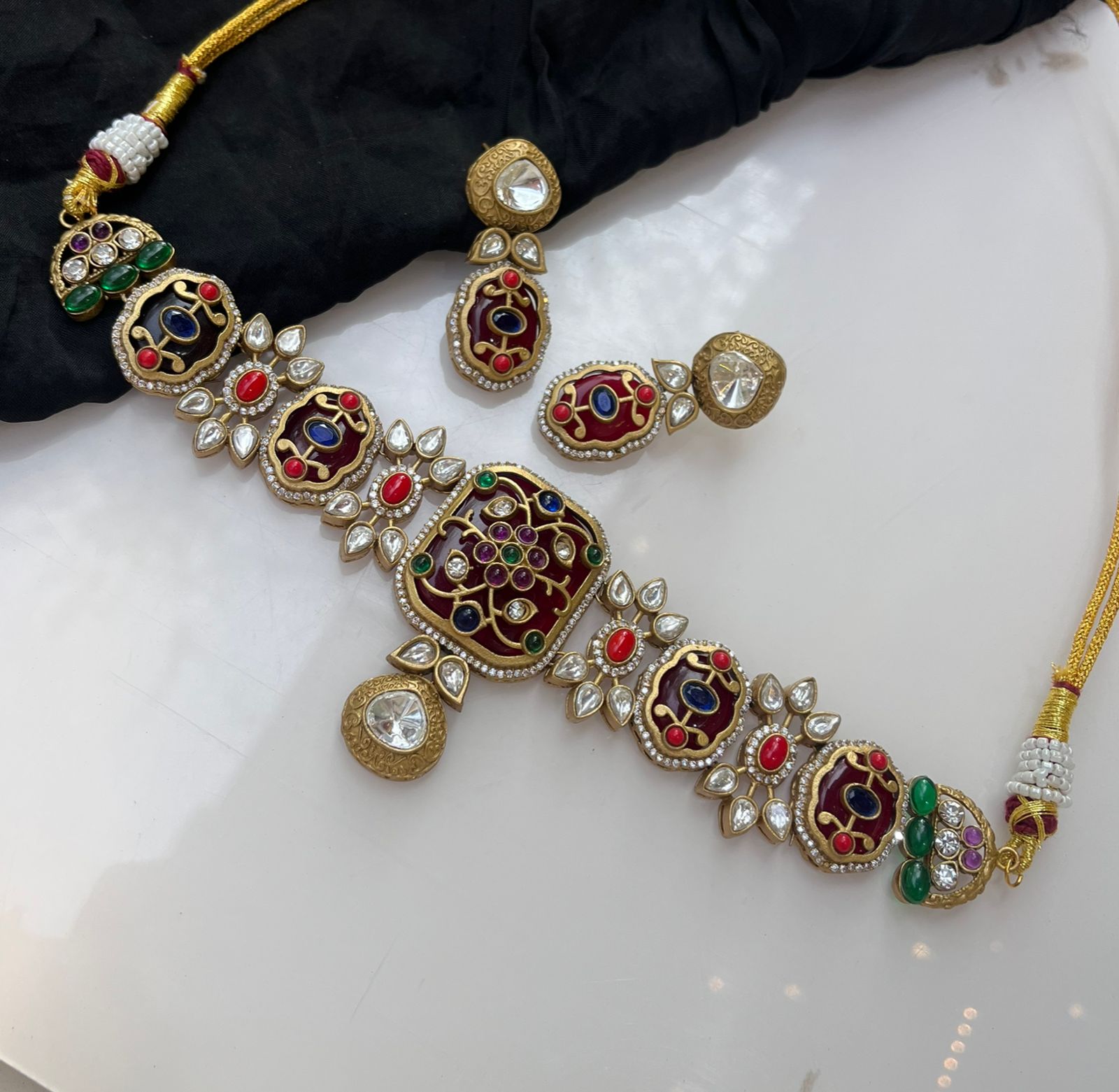 Mandira Carving Choker Set