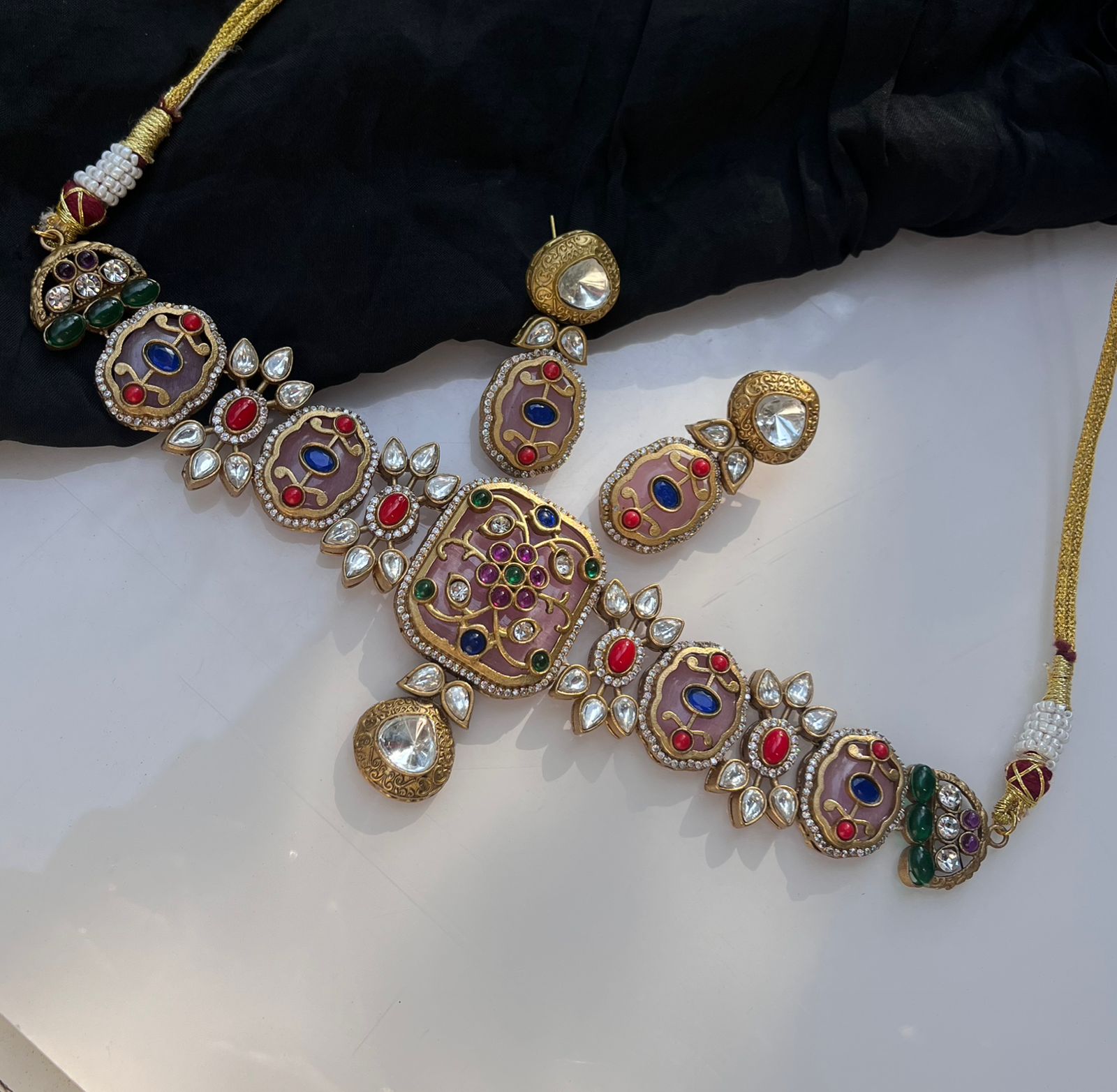 Mandira Carving Choker Set