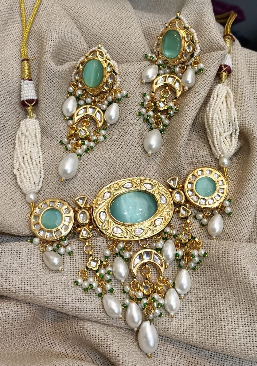 Kianna Kundan Choker Set