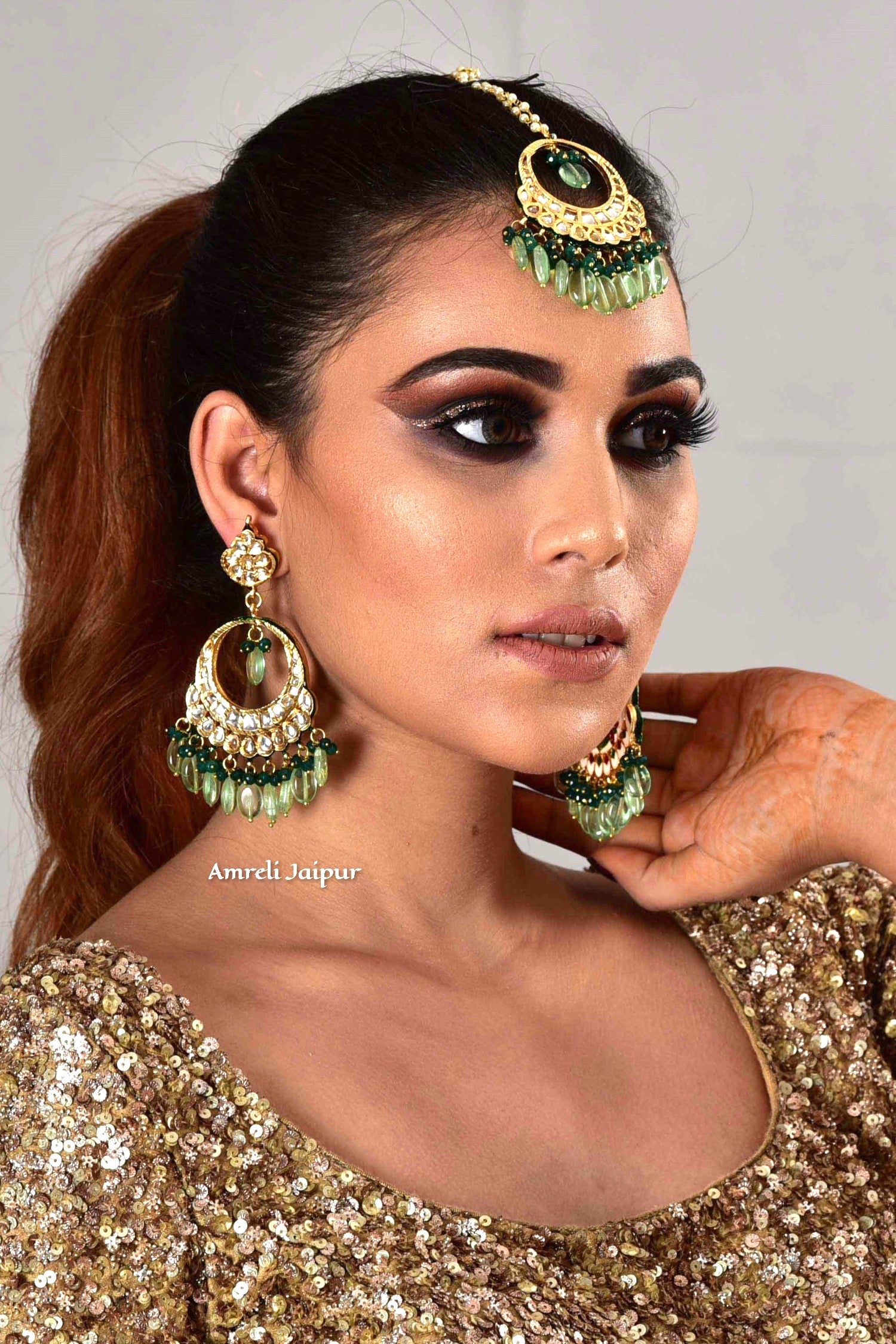 Shrina Kundan Earrings With Maangtika