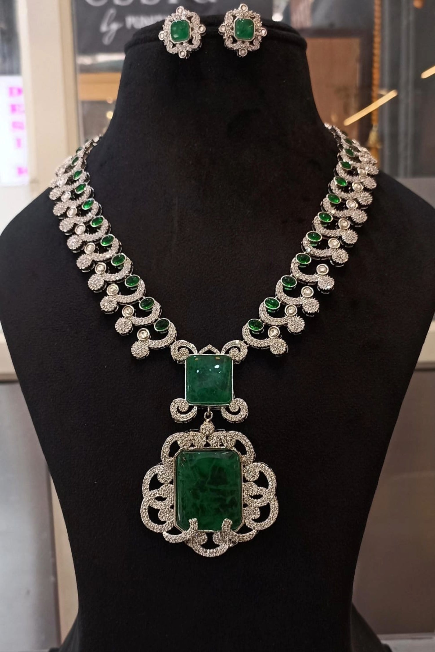 Enrica Emerald Polki Necklace Set