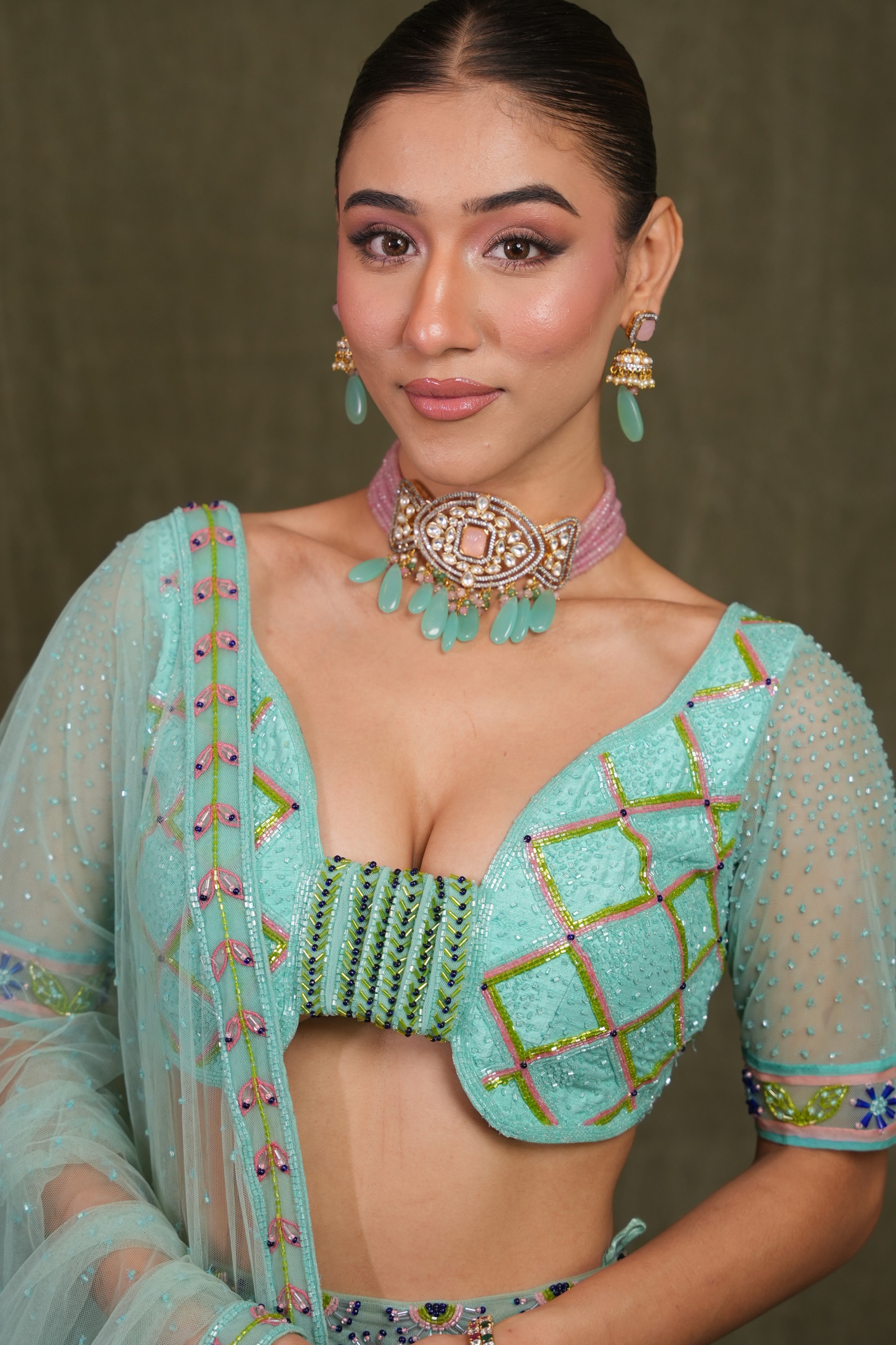 Vaheni Choker Set