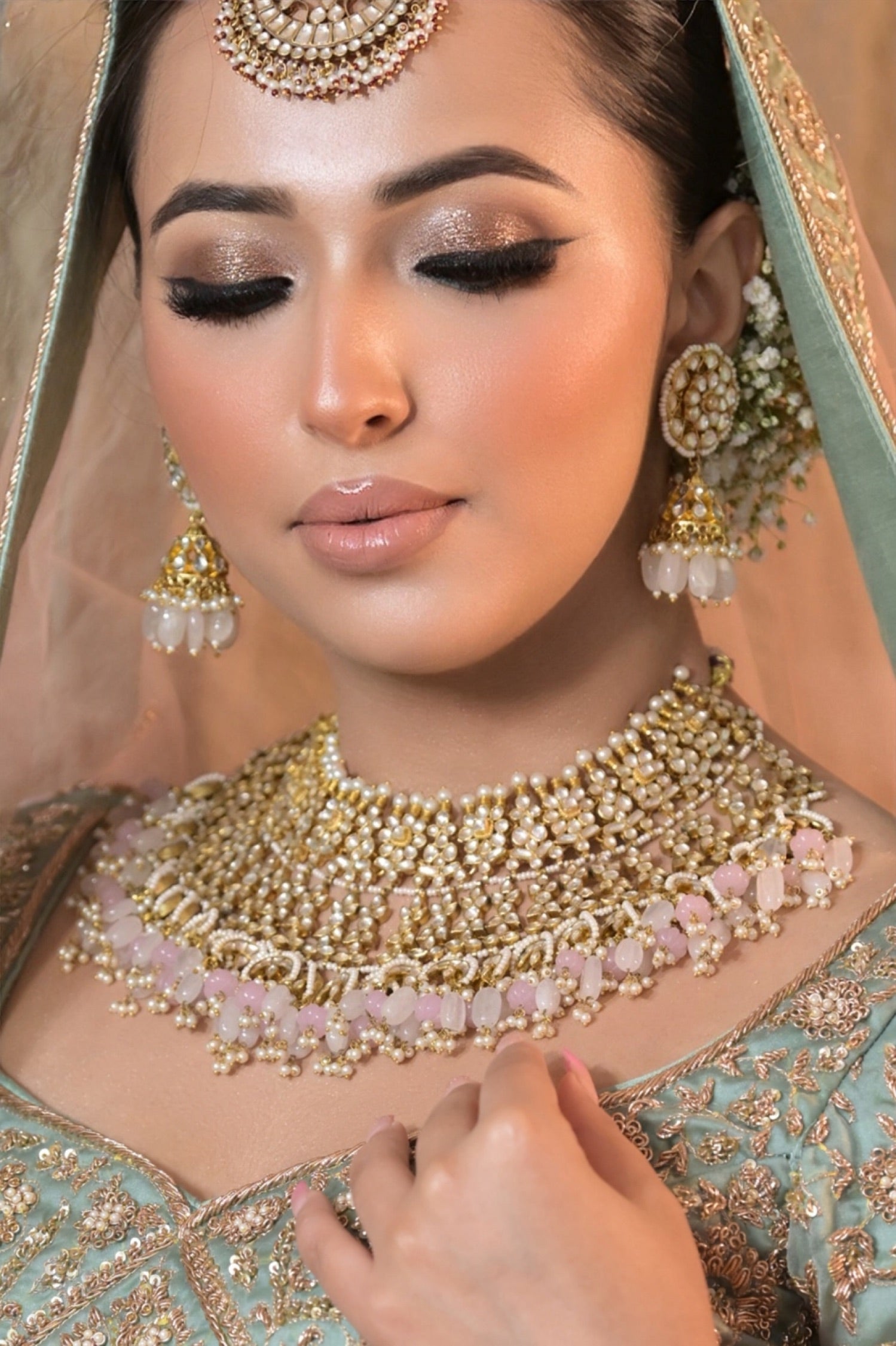 Krisi Pachi Kundan Bridal Set