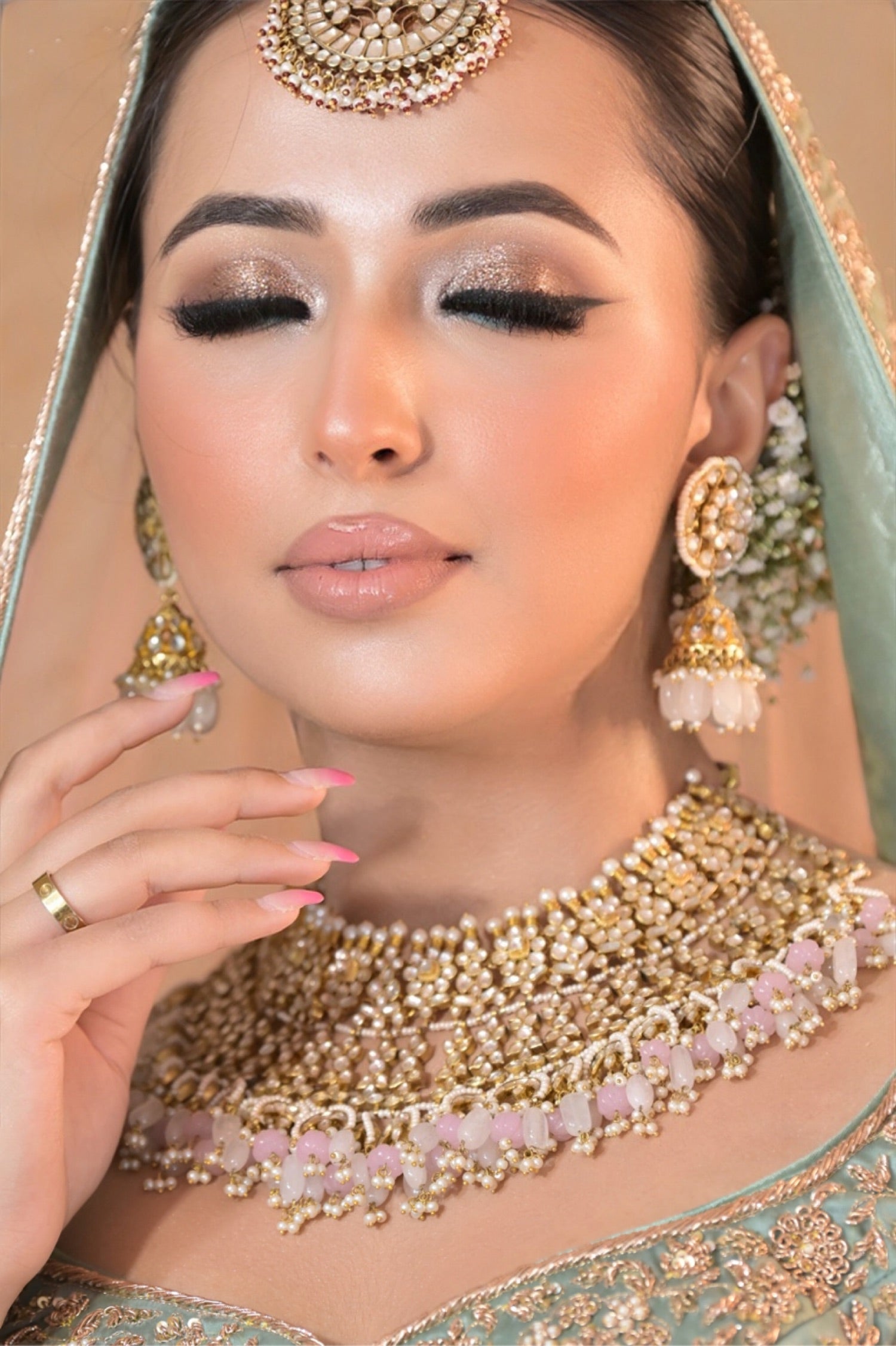 Krisi Pachi Kundan Bridal Set