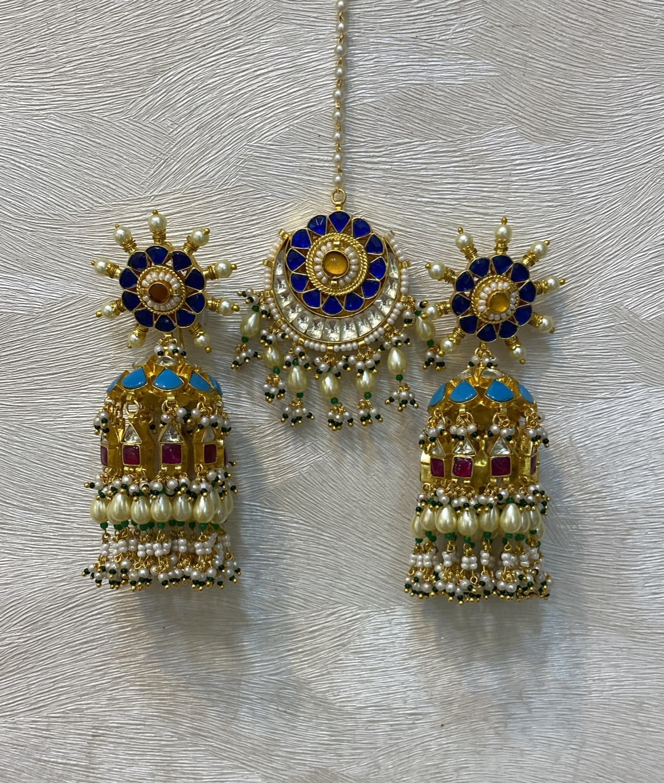 Nirvi Pachi Kundan Earrings with Maangtika