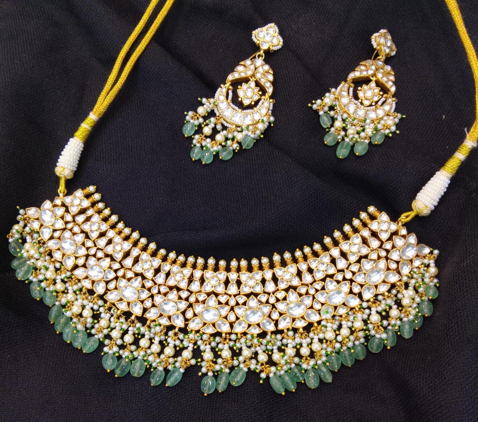 Nayaab Pachi Kundan Choker Set