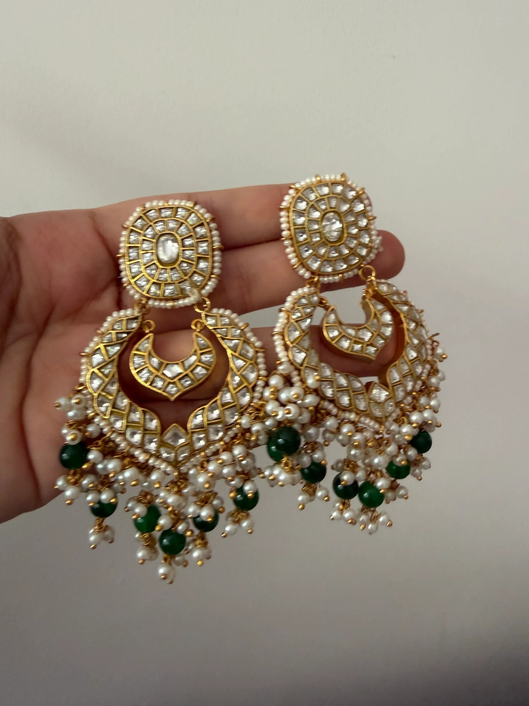 Sloka Pachi Kundan Chandbalis