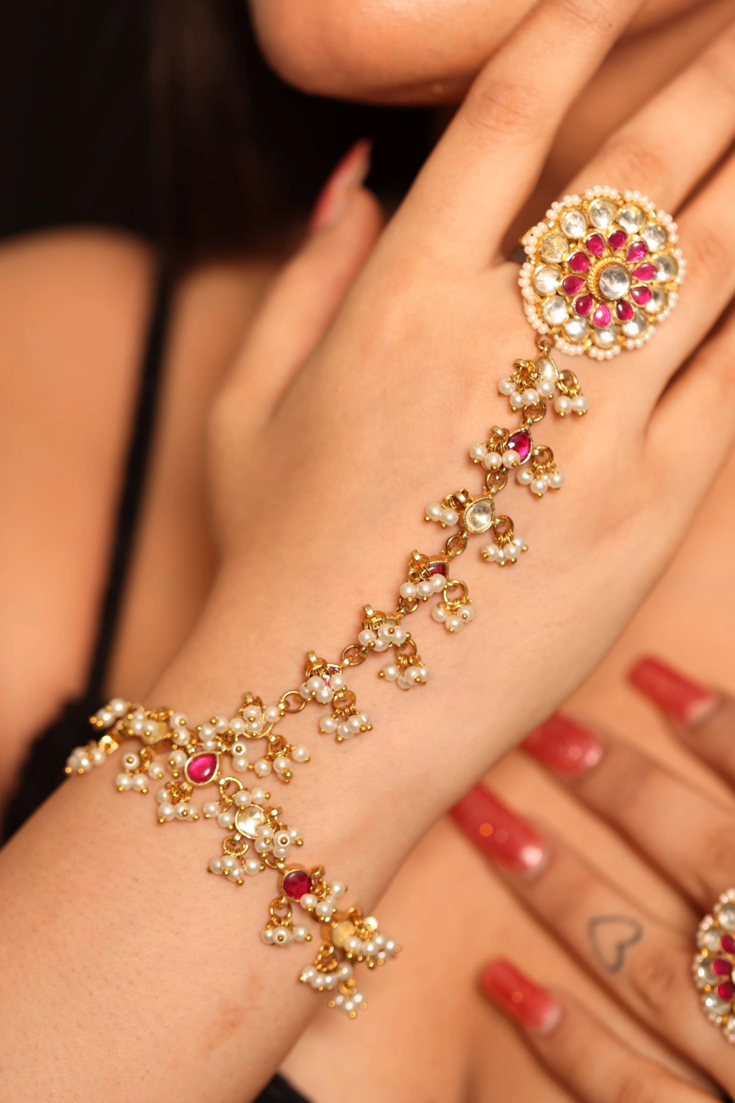 Kaira Pachi Kundan Haath Phool