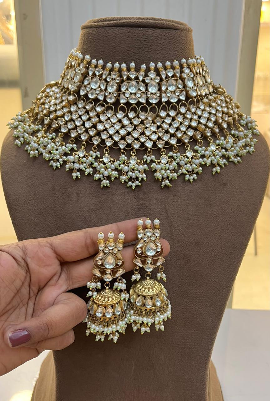 Sargam Pachi Kundan Choker Set