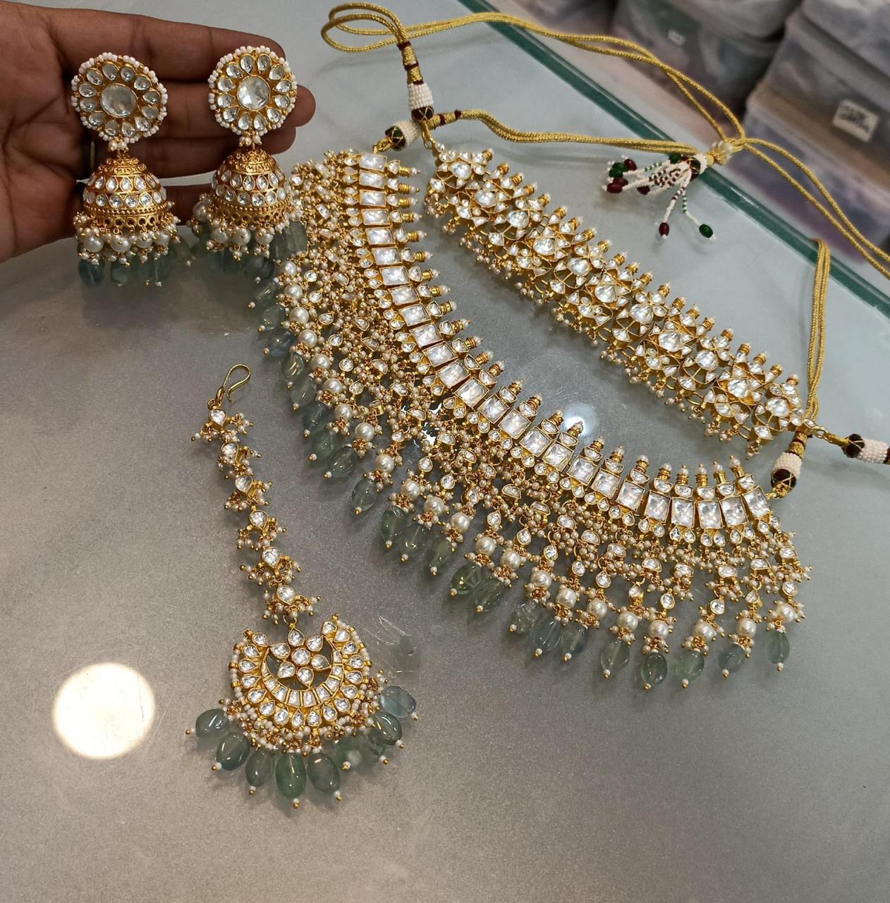 Swadah Pachi Kundan Choker Set