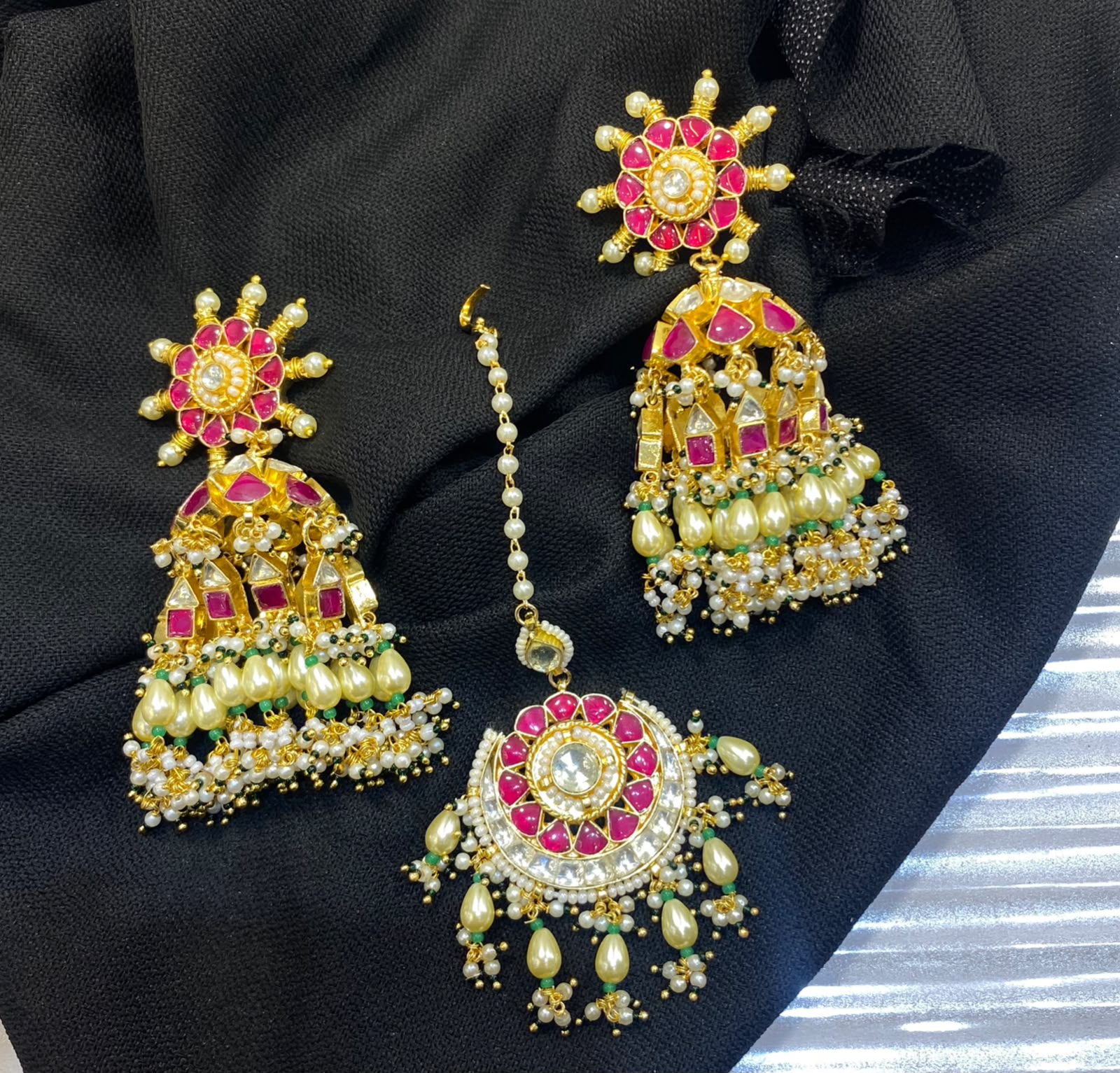 Nirvi Pachi Kundan Earrings with Maangtika