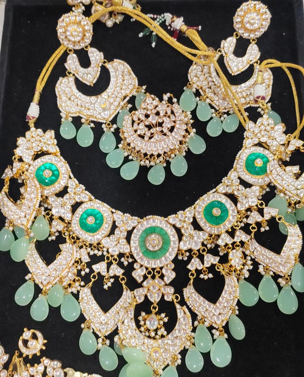 Mreeni Pachi Kundan Necklace Set