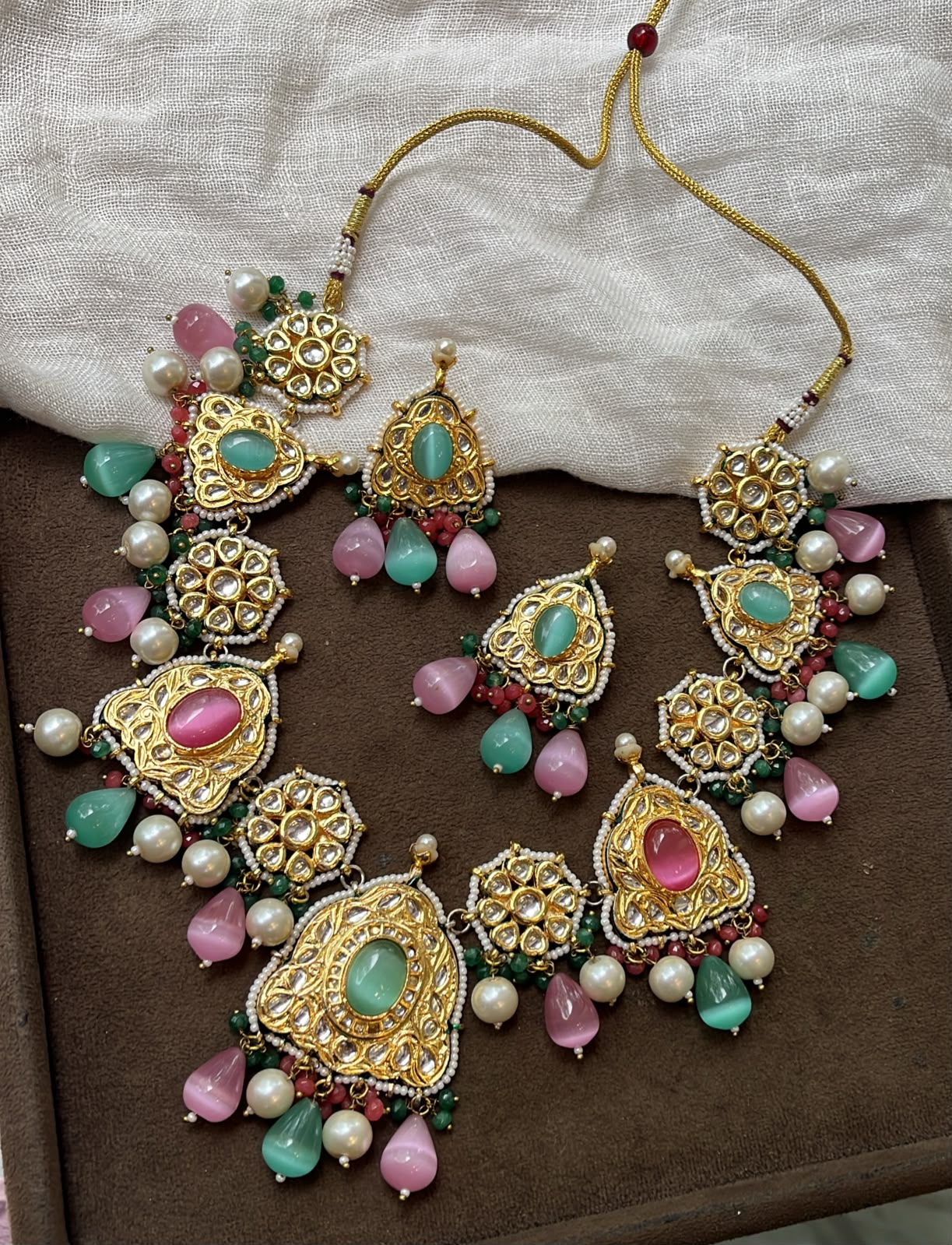 Irene Carving Necklace Set