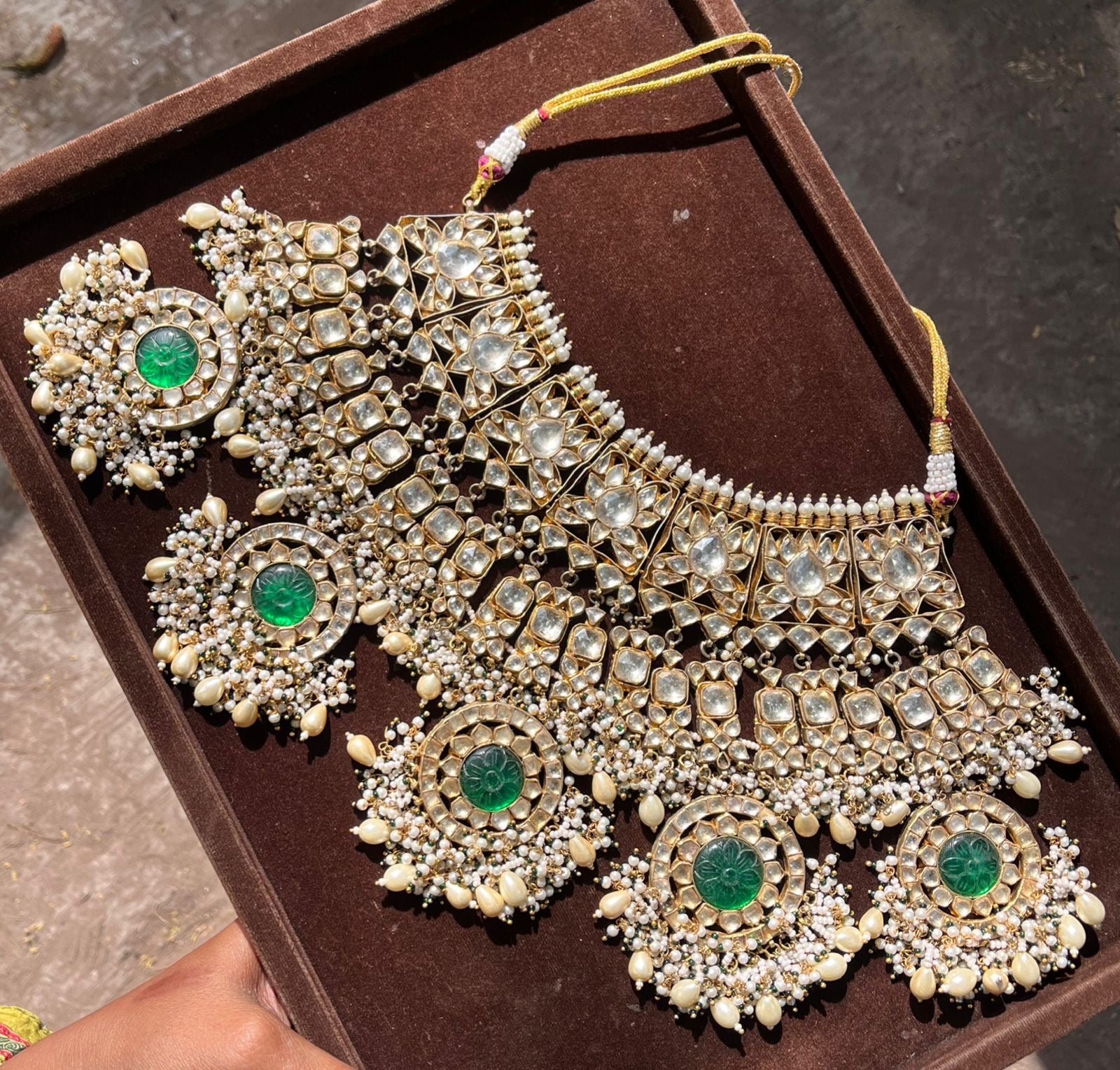 Aaorahi Pachi Kundan Set