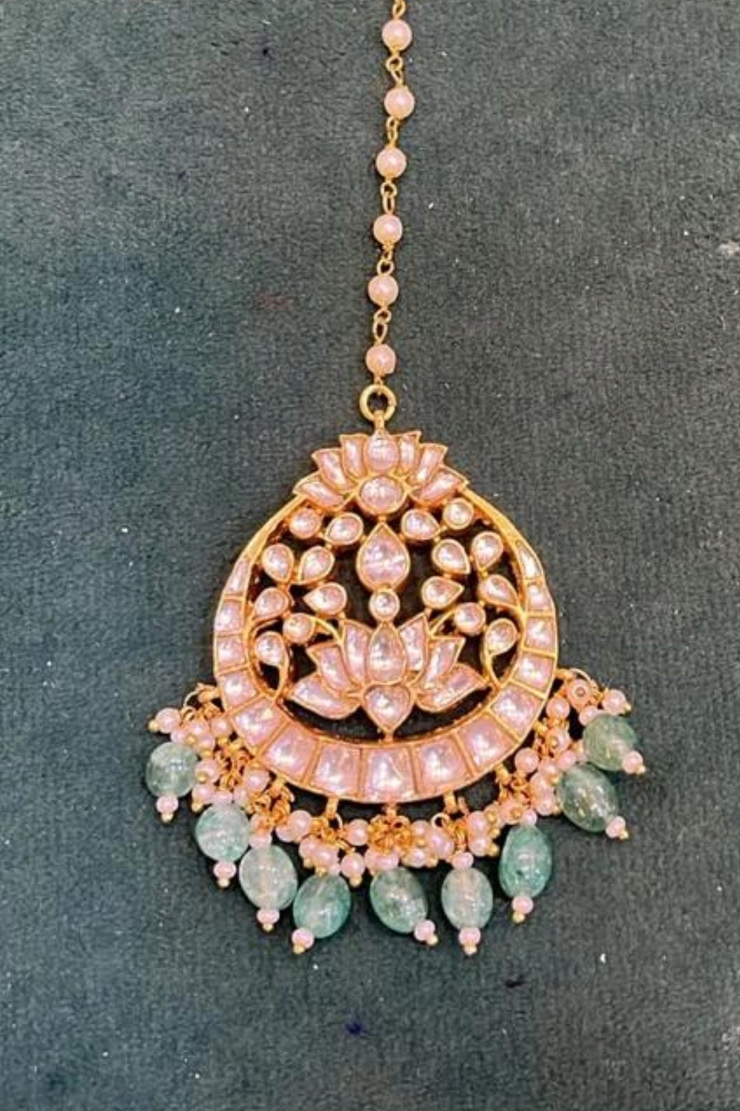 Pachi Kundan Maangtika