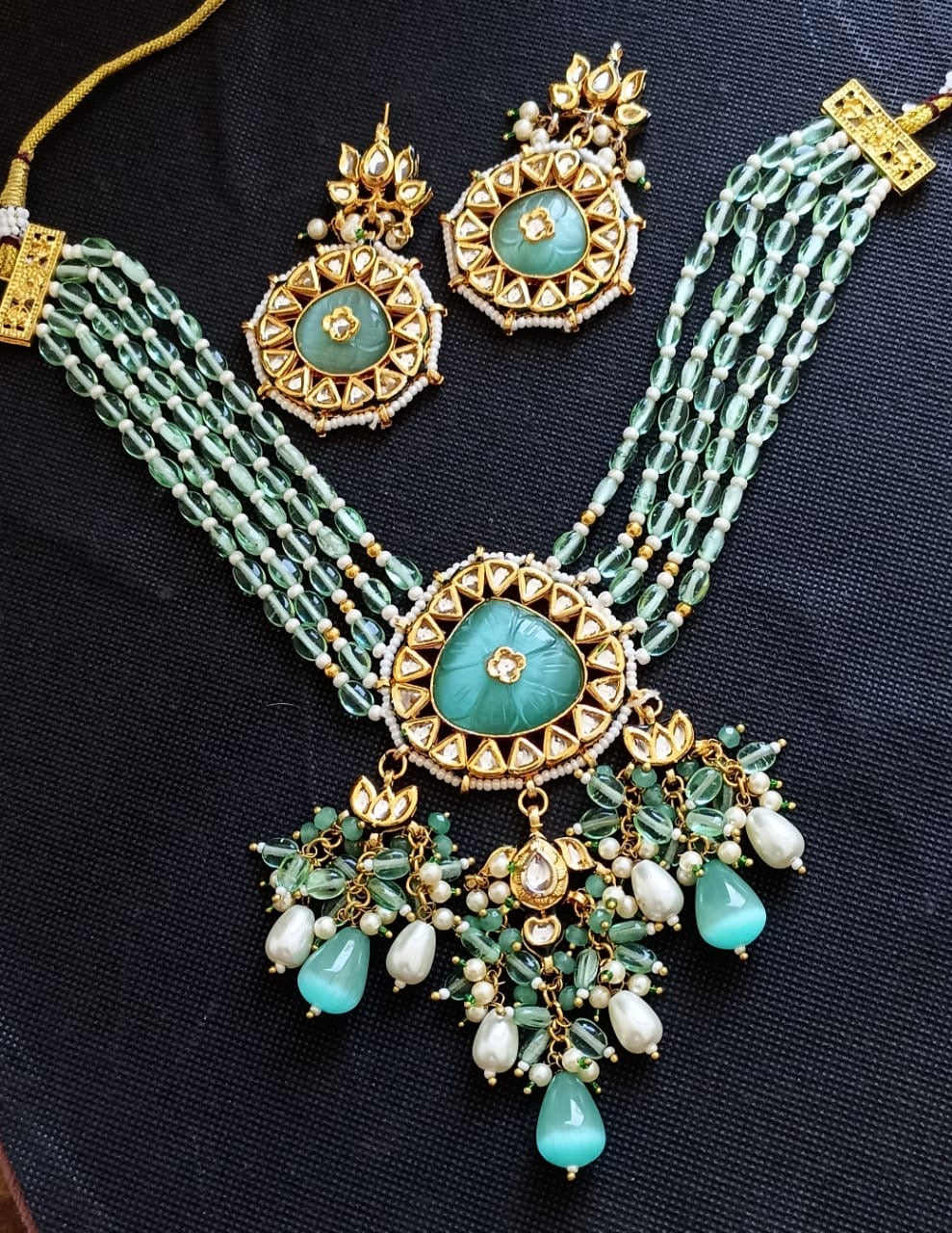 Aesha Kundan Choker set