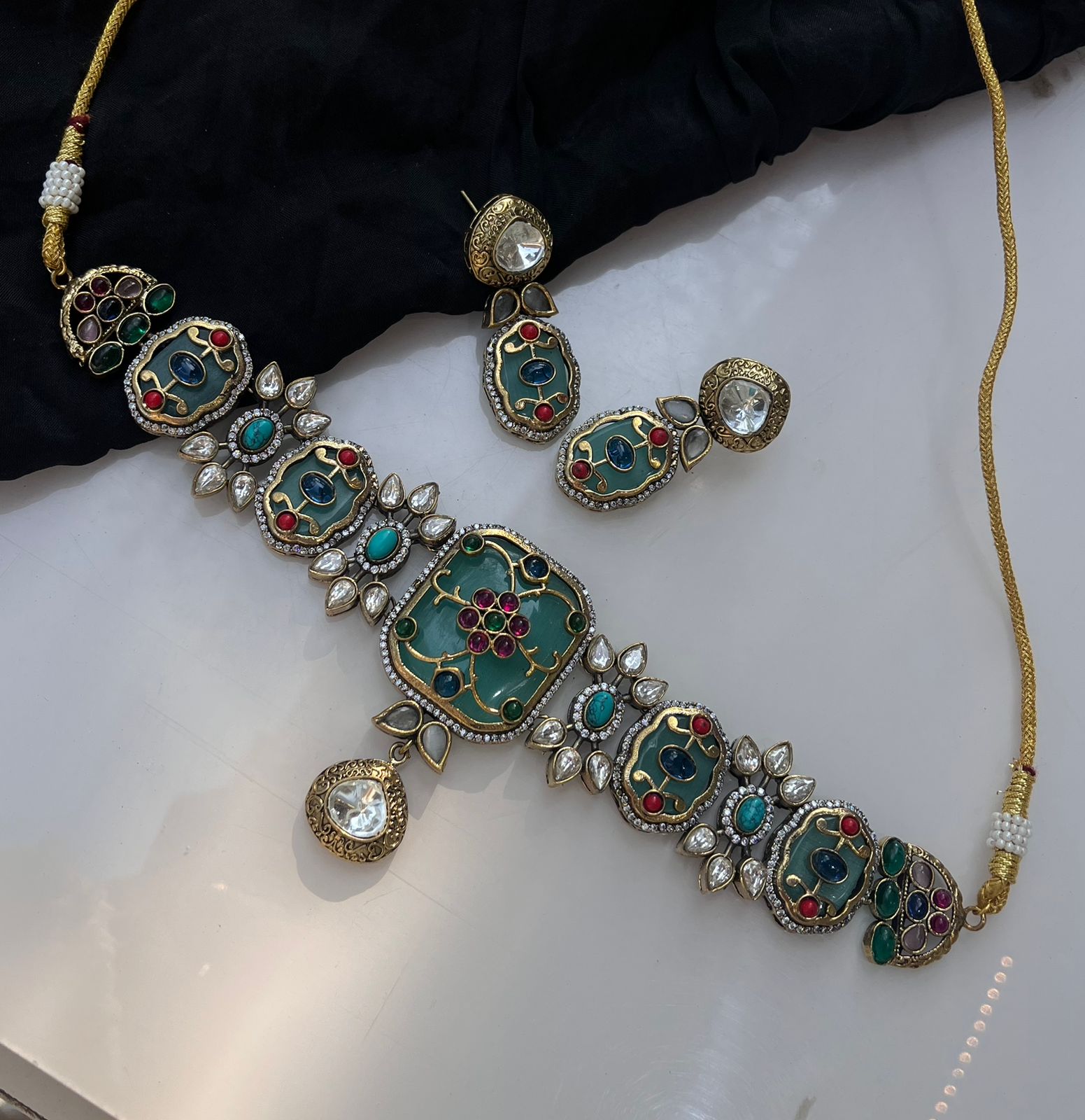 Mandira Carving Choker Set