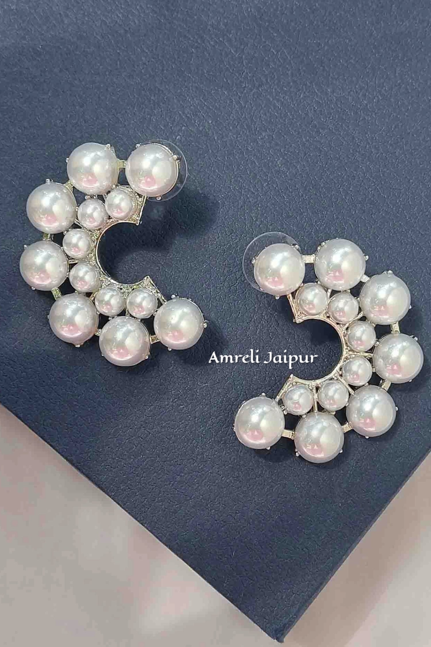 Dea Pearl Earrings